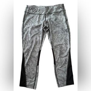 Nike WOMENS Gray and Black Geometrical Patterned Leggings, size L